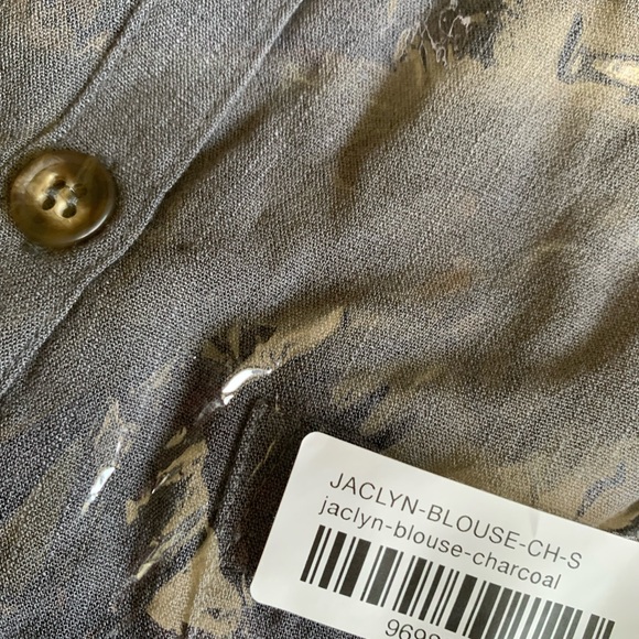 Carly Jean chambray button down blouse - Picture 2 of 6